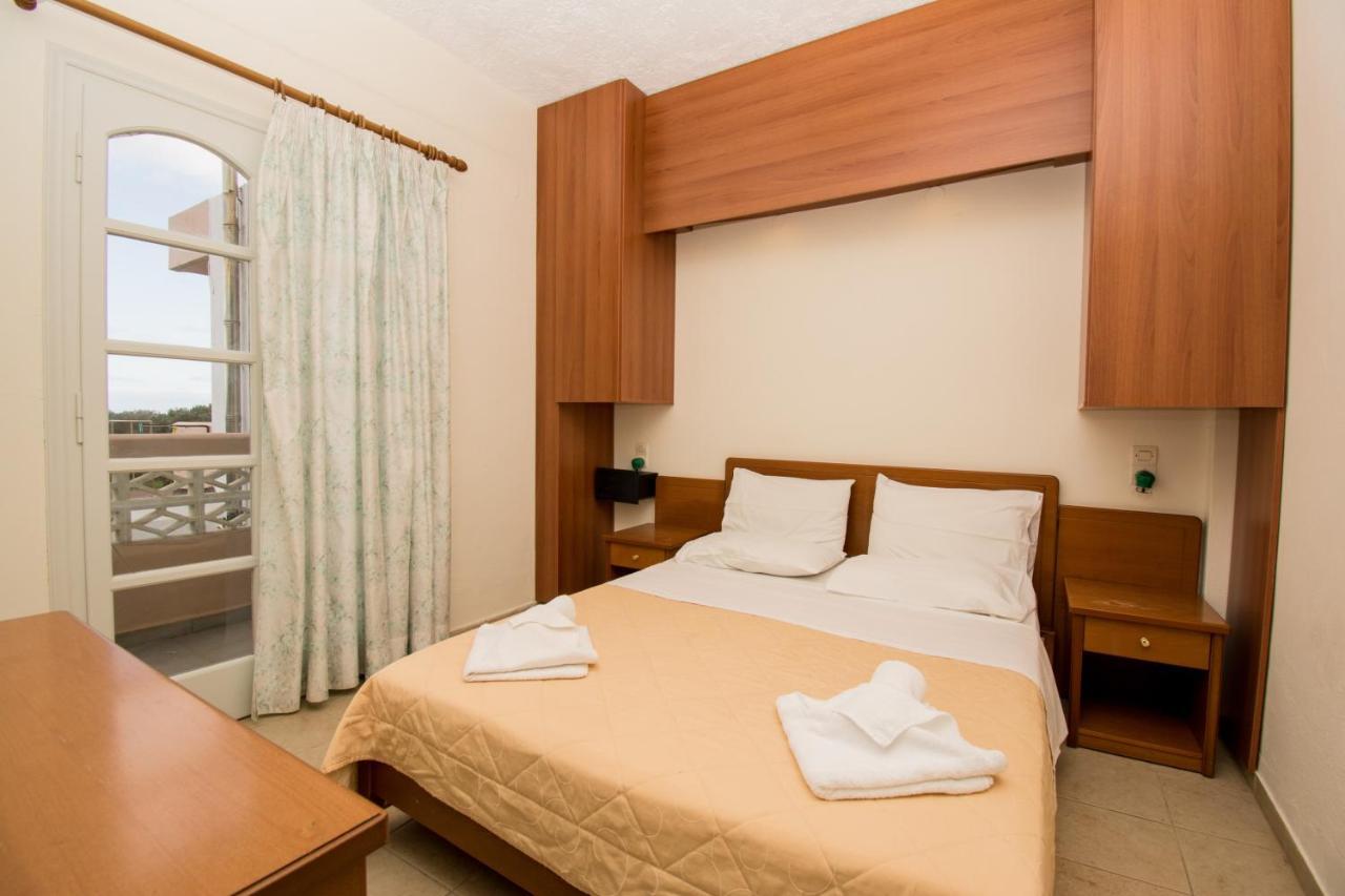 Divina Seaside Apartments By Estia กูเวส ภายนอก รูปภาพ