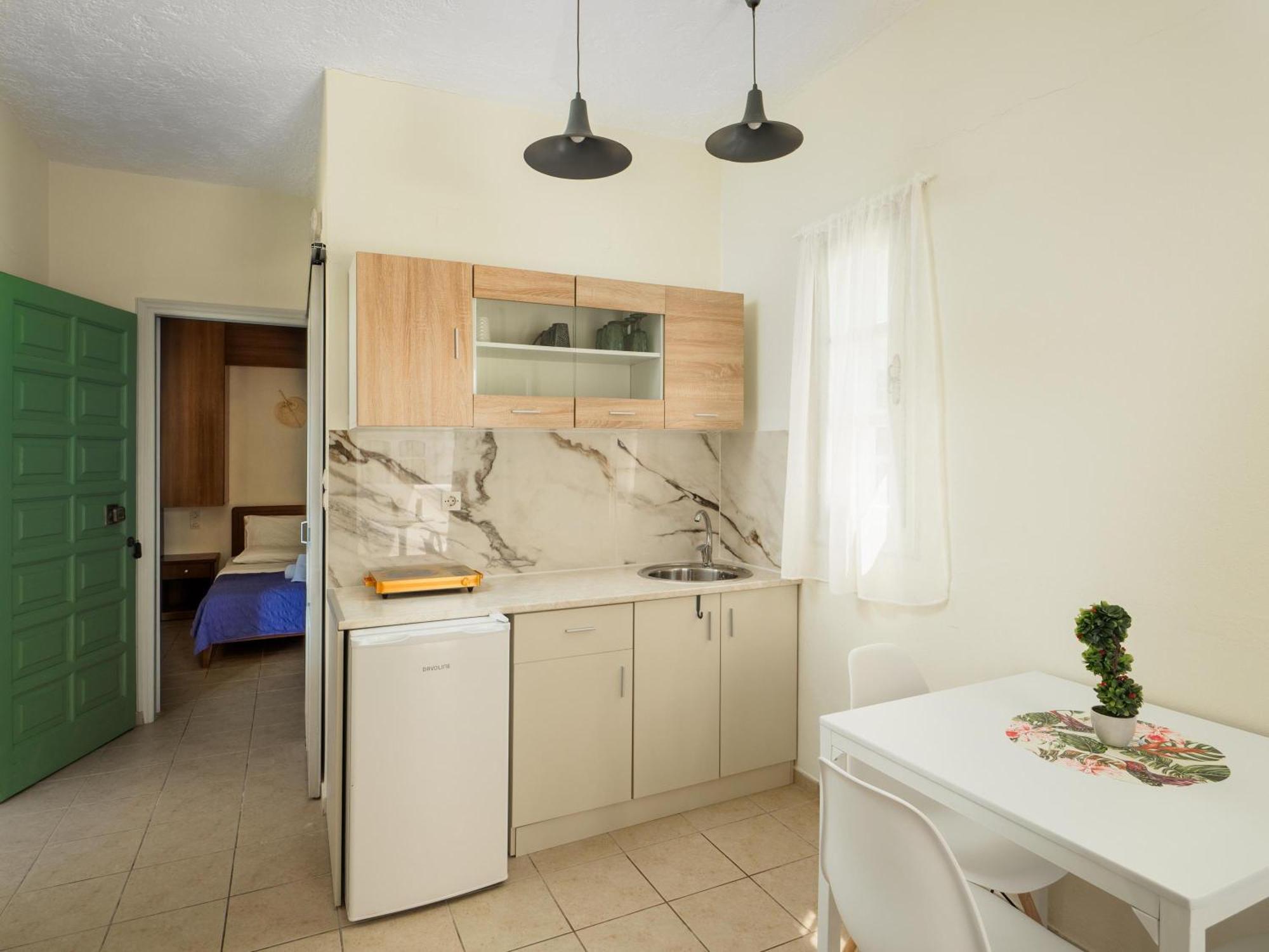 Divina Seaside Apartments By Estia กูเวส ภายนอก รูปภาพ
