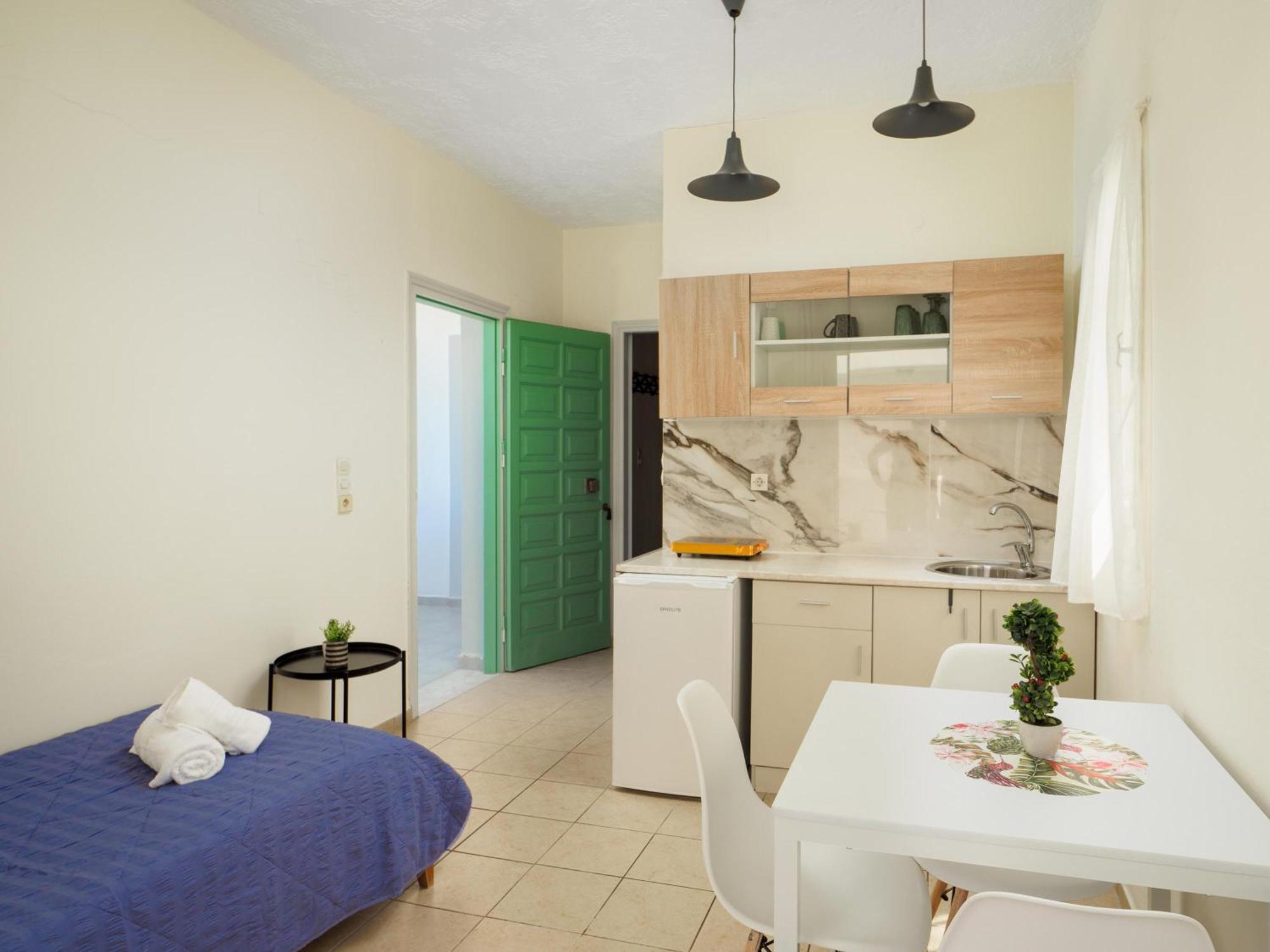 Divina Seaside Apartments By Estia กูเวส ภายนอก รูปภาพ