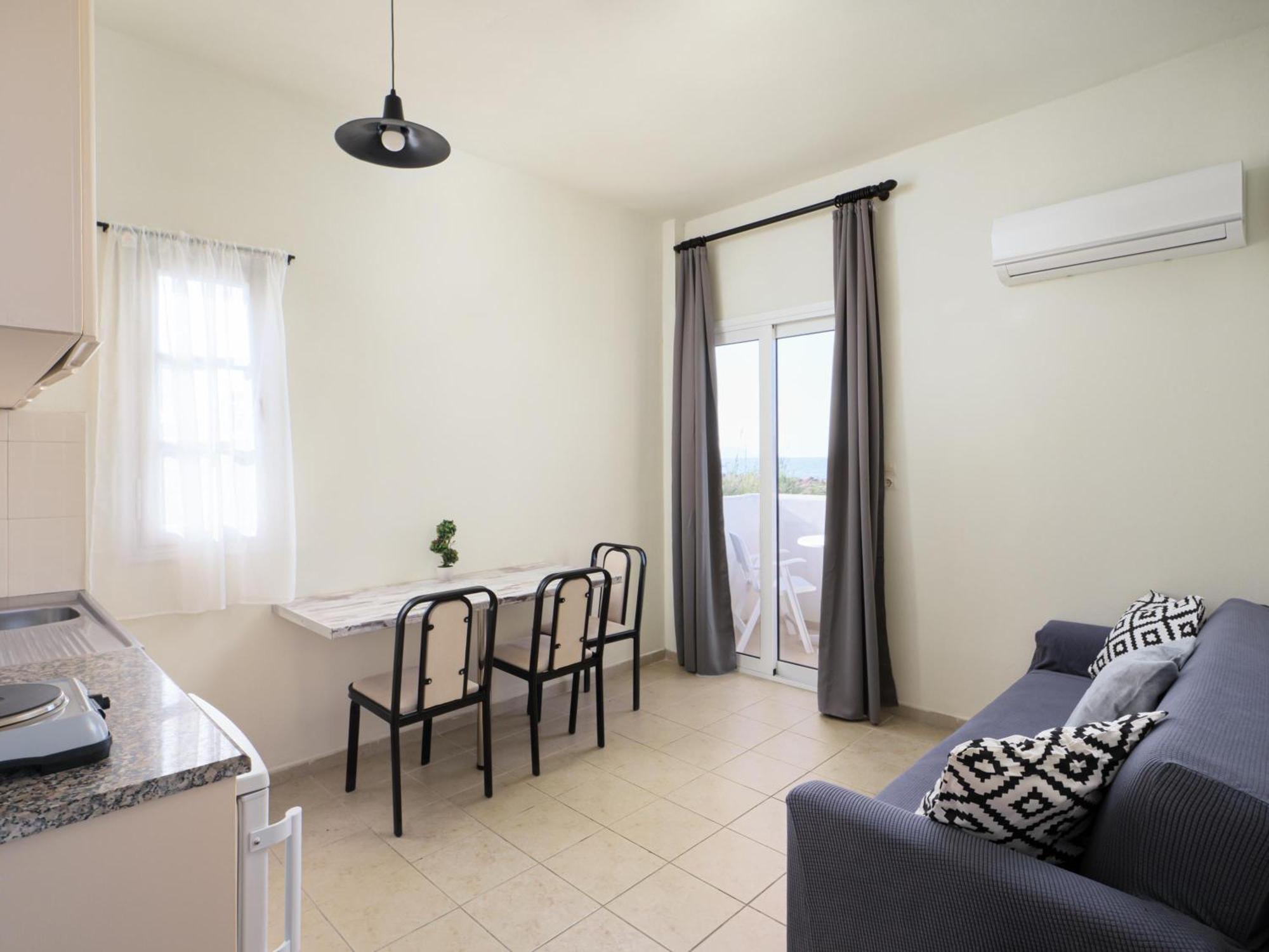Divina Seaside Apartments By Estia กูเวส ภายนอก รูปภาพ
