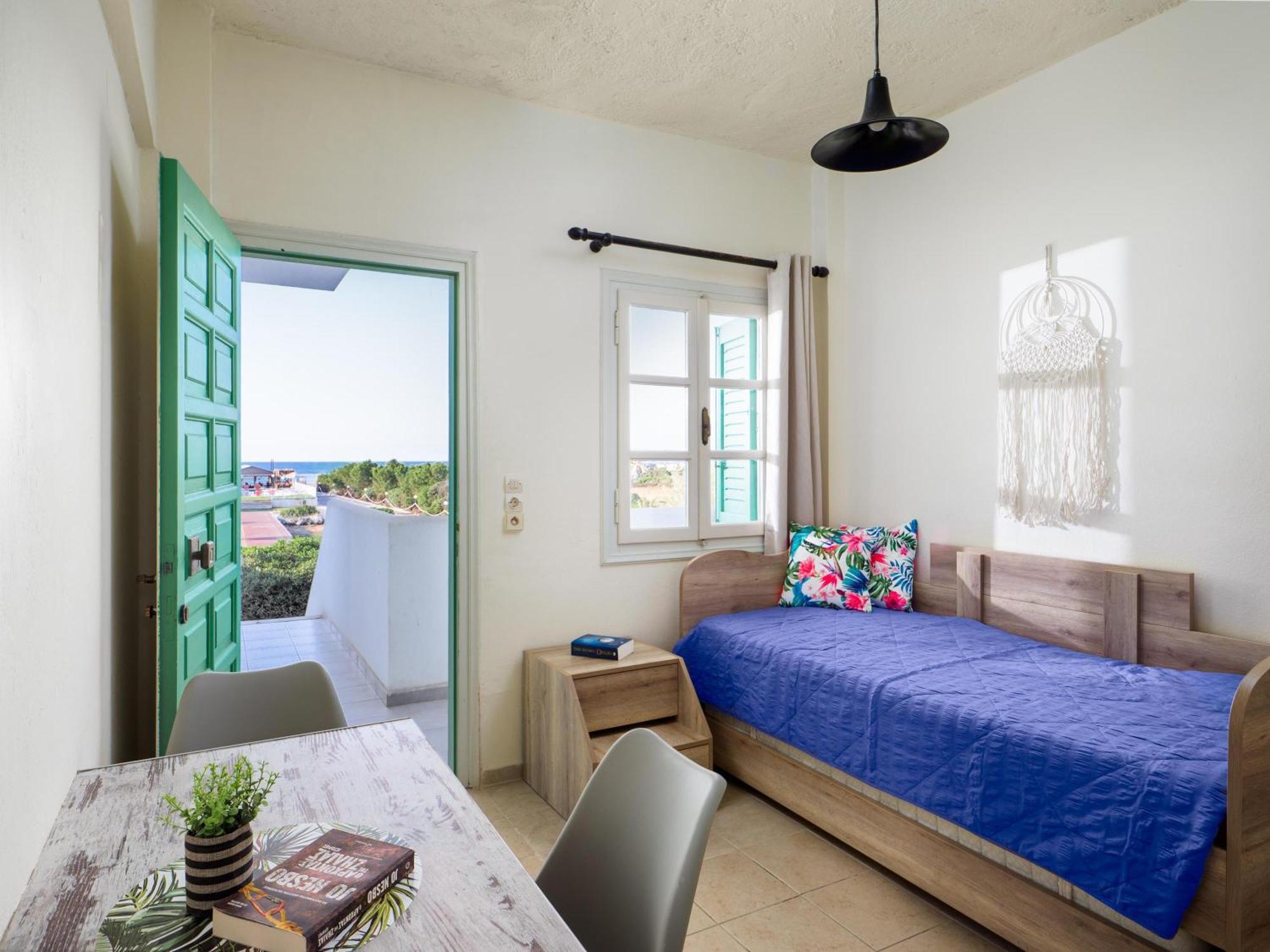 Divina Seaside Apartments By Estia กูเวส ภายนอก รูปภาพ